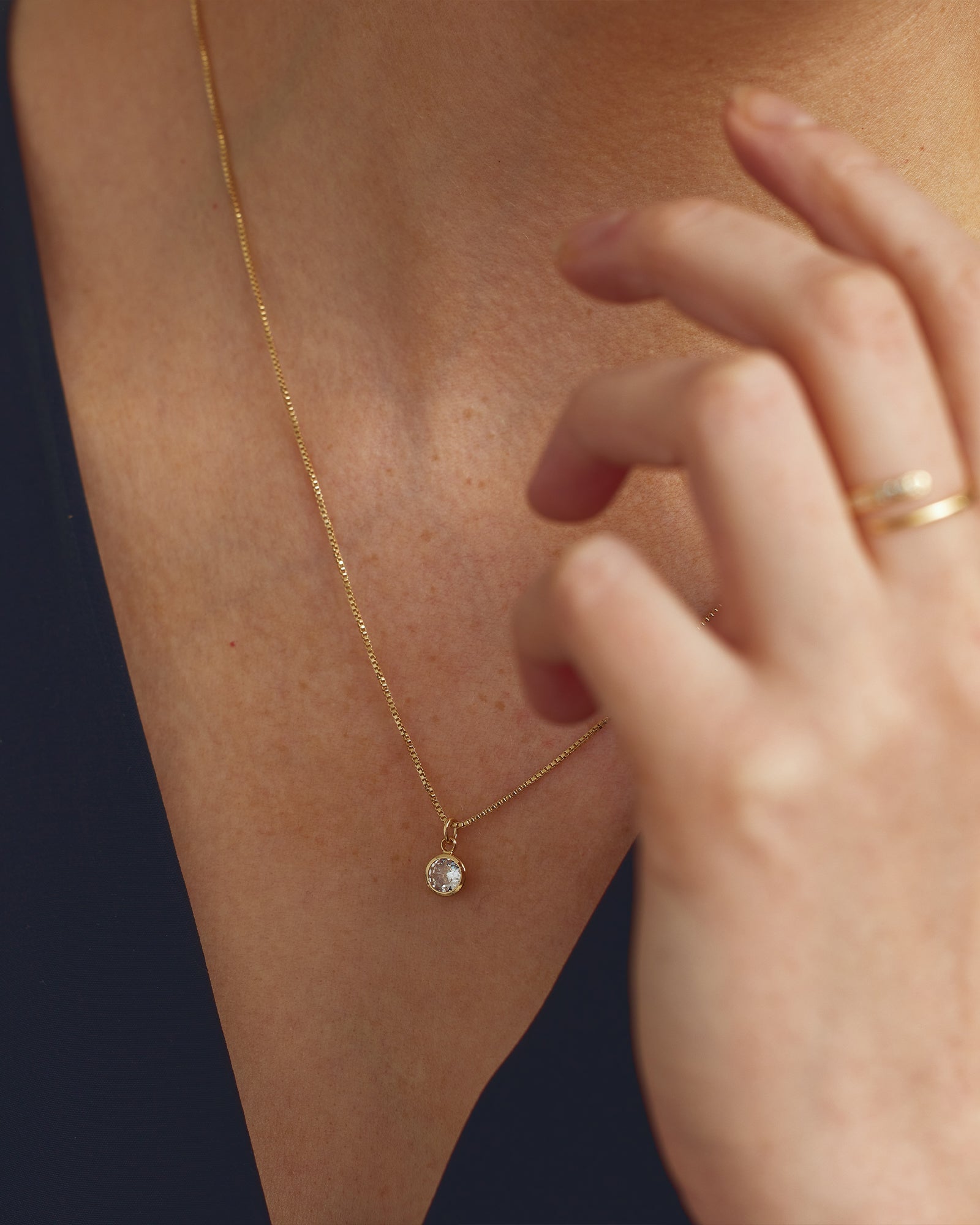 Smyckesset - Agnes Halsband / Rose&nbsp;<!-- x-tinymce/html -->Örhängen&nbsp;&nbsp;/ Elin Ring - 18 karat guldpläterad