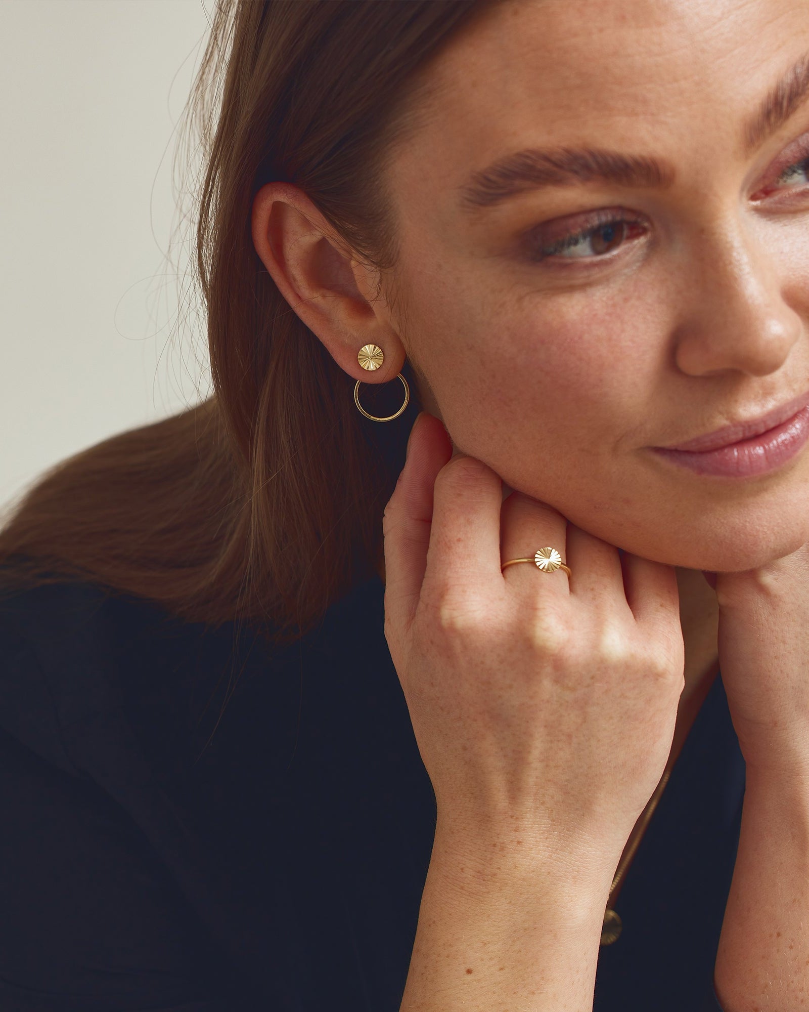 <tc>Smyckesset - Scarlett Örhängen / Scarlett Ring - 18 karat guldpläterad</tc>
