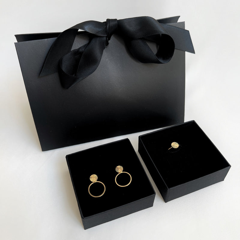 Smykkesæt - Scarlett Øreringe / Scarlett Ring - 18 karat forgyldt