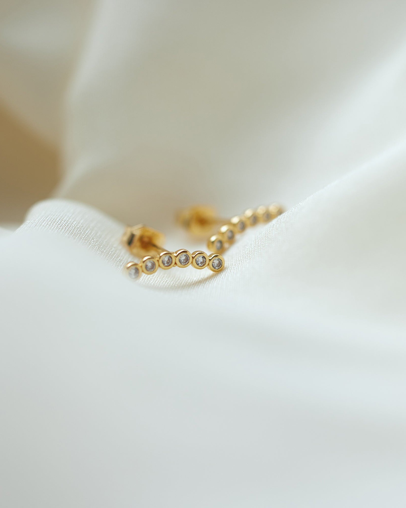 Rose Studs - Zirconia - 18 karat guldpläterade
