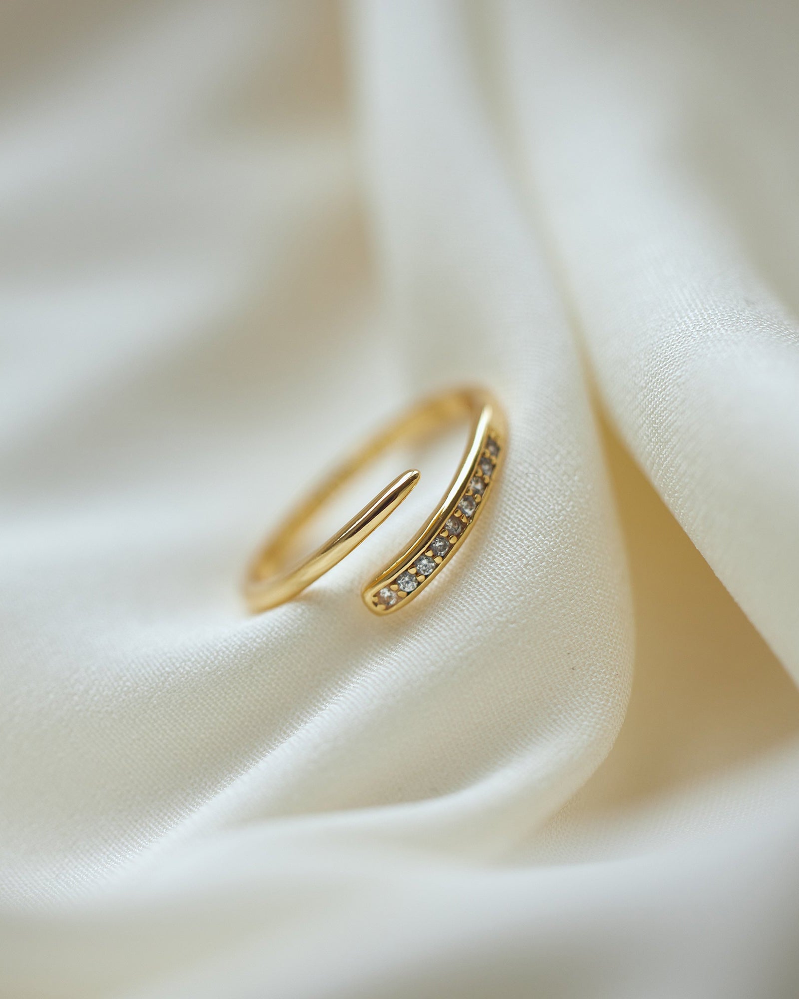 Elin Ring - Zirconia - 18 carat gold plated
